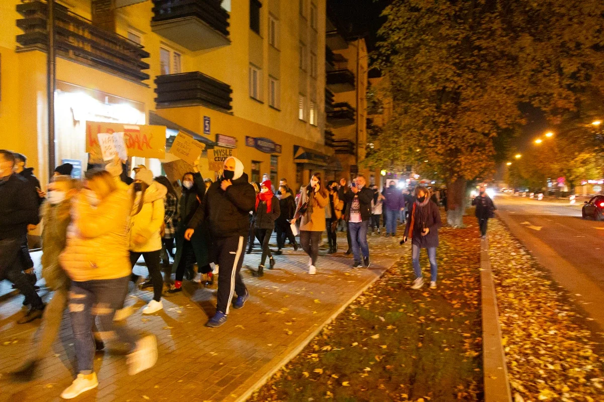 Strajk kobiet w Ostrowi Mazowieckiej. Skandaliczne zachowanie części uczestników (zdjęcia, wideo)