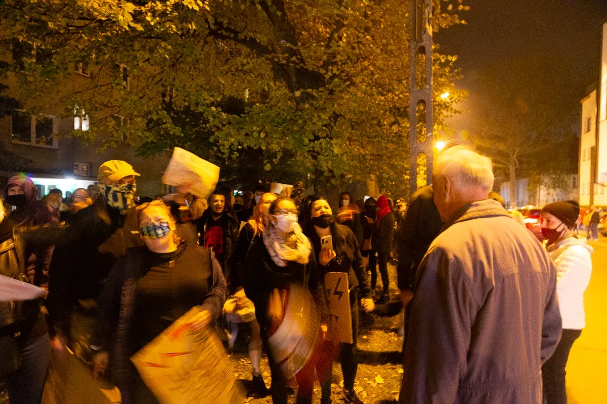 Strajk kobiet w Ostrowi Mazowieckiej. Skandaliczne zachowanie części uczestników (zdjęcia, wideo)