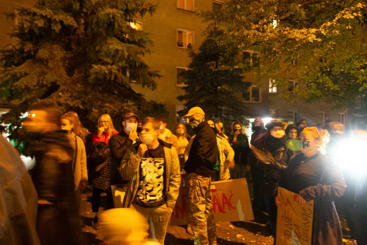 Strajk kobiet w Ostrowi Mazowieckiej. Skandaliczne zachowanie części uczestników (zdjęcia, wideo)