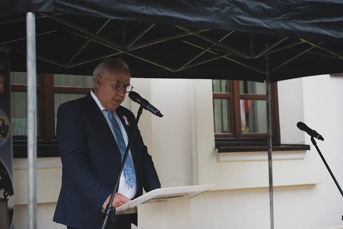 Ceremonia odsłonięcia tablicy upamiętniającej współpracę polsko-węgierską (zdjęcia) 