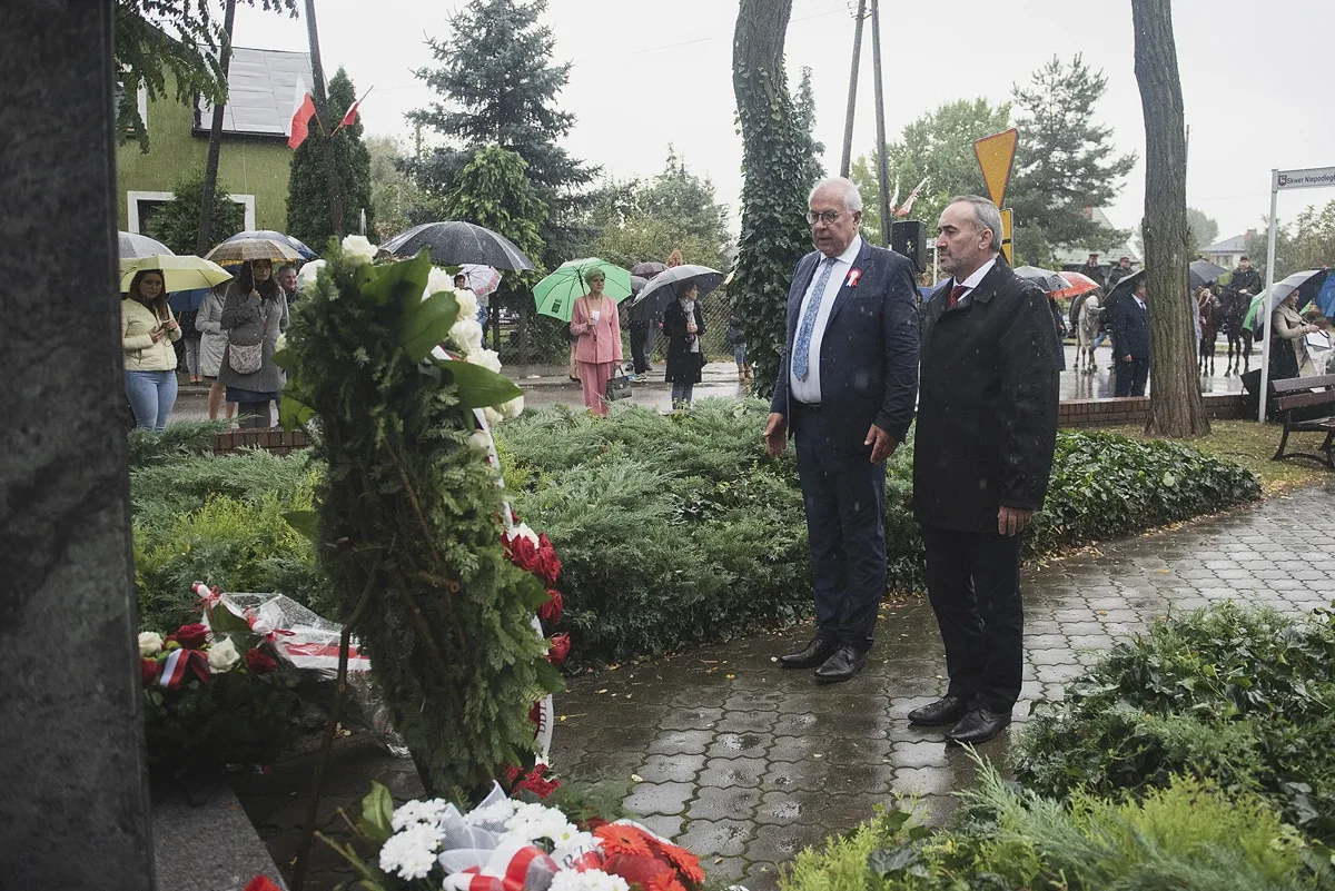 Ceremonia odsłonięcia tablicy upamiętniającej współpracę polsko-węgierską (zdjęcia) 
