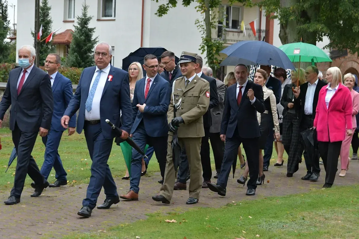 Ceremonia odsłonięcia tablicy upamiętniającej współpracę polsko-węgierską (zdjęcia) 