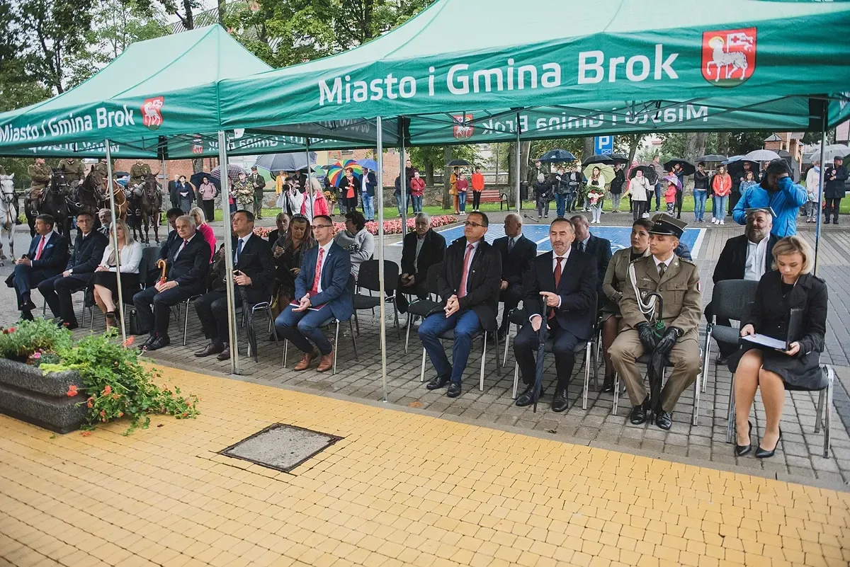 Ceremonia odsłonięcia tablicy upamiętniającej współpracę polsko-węgierską (zdjęcia) 