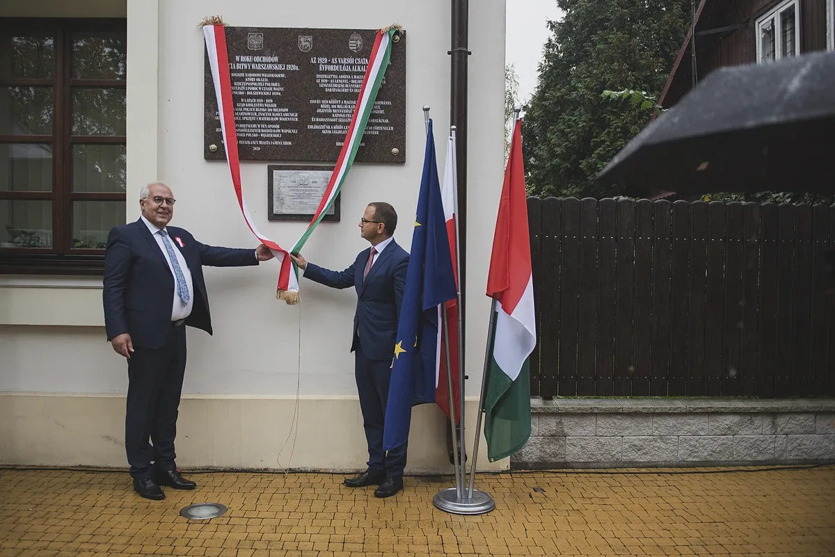 Ceremonia odsłonięcia tablicy upamiętniającej współpracę polsko-węgierską (zdjęcia) 