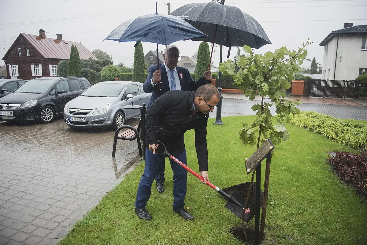 Ceremonia odsłonięcia tablicy upamiętniającej współpracę polsko-węgierską (zdjęcia) 