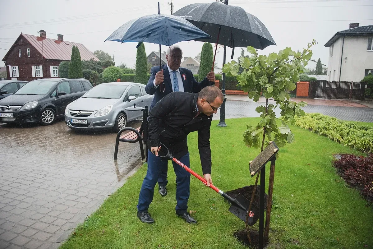 Ceremonia odsłonięcia tablicy upamiętniającej współpracę polsko-węgierską (zdjęcia) 
