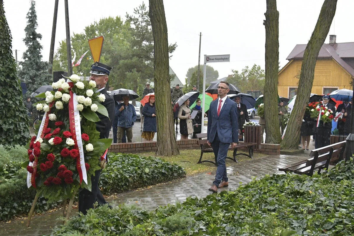 Ceremonia odsłonięcia tablicy upamiętniającej współpracę polsko-węgierską (zdjęcia) 