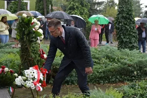 Ceremonia odsłonięcia tablicy upamiętniającej współpracę polsko-węgierską (zdjęcia) 