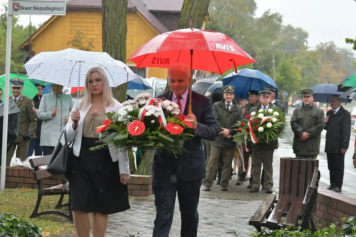 Ceremonia odsłonięcia tablicy upamiętniającej współpracę polsko-węgierską (zdjęcia) 