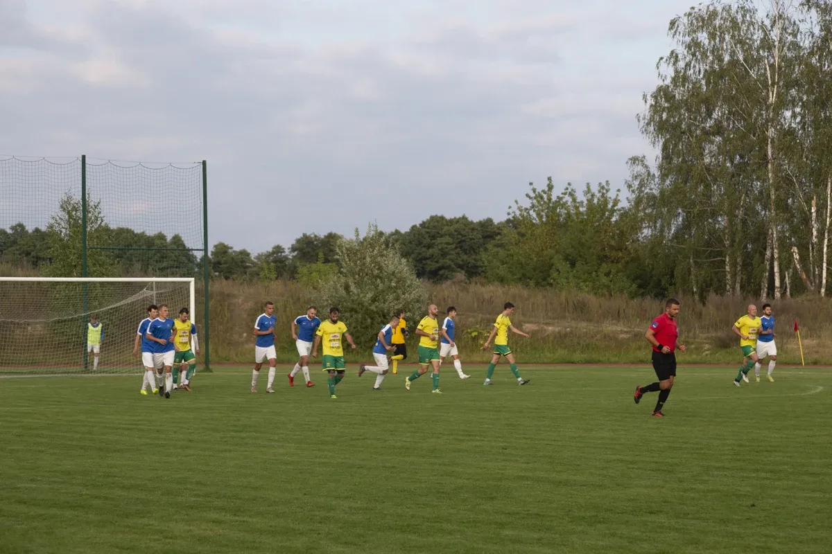 Karuzela i grad bramek w pucharowym spotkaniu KS Ostrovii (zdjęcia)