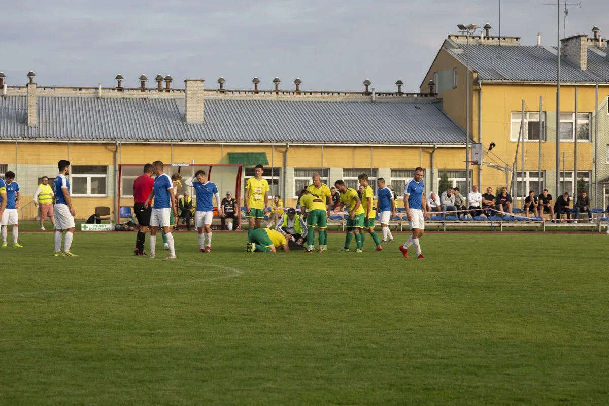 Karuzela i grad bramek w pucharowym spotkaniu KS Ostrovii (zdjęcia)