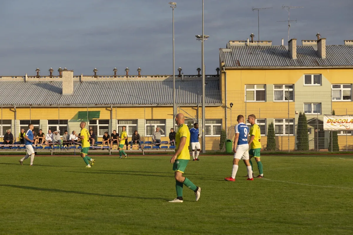 Karuzela i grad bramek w pucharowym spotkaniu KS Ostrovii (zdjęcia)
