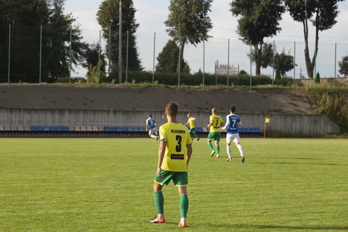 Karuzela i grad bramek w pucharowym spotkaniu KS Ostrovii (zdjęcia)