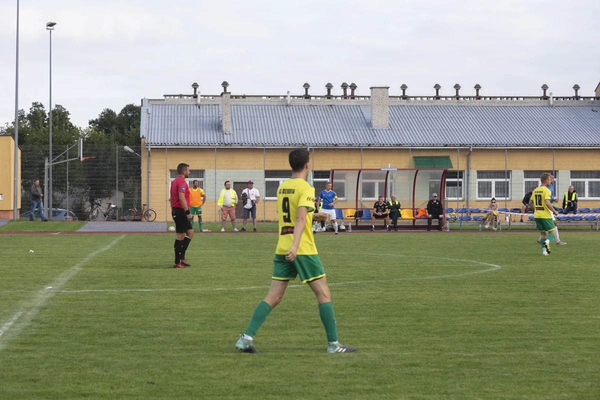 Karuzela i grad bramek w pucharowym spotkaniu KS Ostrovii (zdjęcia)