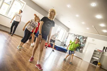 Pierwsze zajęcia taneczne w ramach akcji "Wakacje z MDKiem" (zdjęcia) 