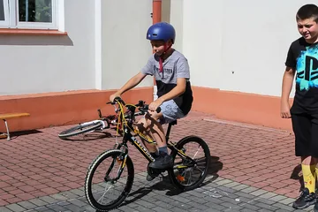 Uczniowie ostrowskiej "jedynki" zmierzyli się z egzaminem na kartę rowerową
