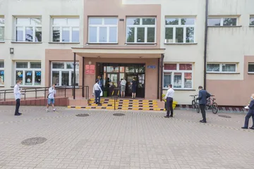 Ósmoklasiści dziś mierzą się z matematyką (zdjęcia)