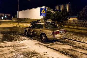 Pożar samochodu przed Kauflandem (zdjęcia)