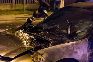 Pożar samochodu przed Kauflandem (zdjęcia)