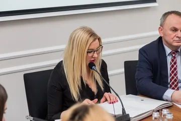 Dyrektor Bursy Szkolnej w Ostrowi Mazowieckiej stosowała mobbing wobec pracowników? Oficjalne skargi wpłynęły do Rady Powiatu