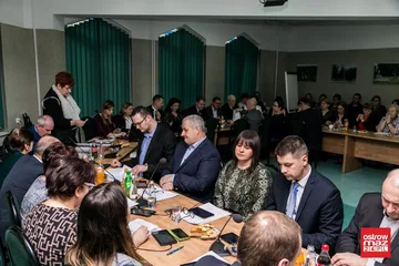 Gmina Ostrów Mazowiecka zbankrutuje? Zamknięto trzy szkoły (zdjęcia, wideo)