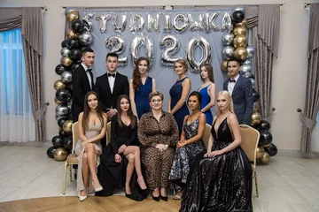 Poloneza czas zacząć - studniówka Ekonomika (zdjęcia, wideo)