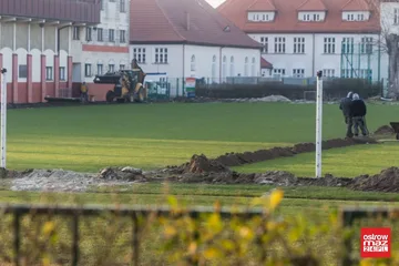 Trwa remont miejskiego stadionu (zdjęcia)