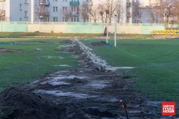 Trwa remont miejskiego stadionu (zdjęcia)