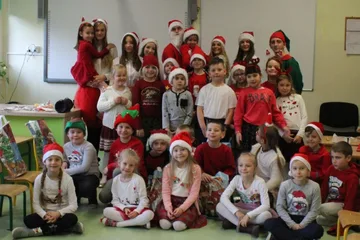 Mikołaj, elf i śnieżynki odwiedzili uczniów "jedynki" (zdjęcia)