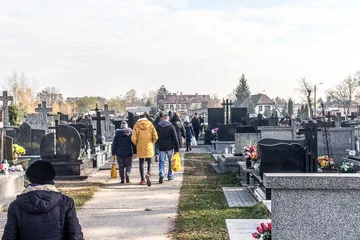Z wizytą na cmentarzu w Broku (zdjęcia)