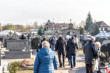 Z wizytą na cmentarzu w Broku (zdjęcia)