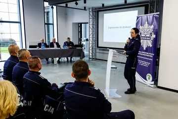 Debata społeczna z policjantami (zdjęcia)