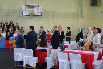 Poświęcenie sztandaru w ostrowskiej "dwójce" (zdjęcia)