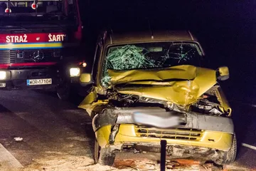 Zderzenie citroena z ciągnikiem w Stoku (zdjęcia)