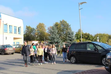 Ewakuacja uczniów z ostrowskiej "jedynki" (zdjęcia)