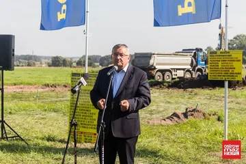 Symboliczna "pierwsza łopata" wbita na odcinku budowy przyszłej S61 (zdjęcia, wideo)