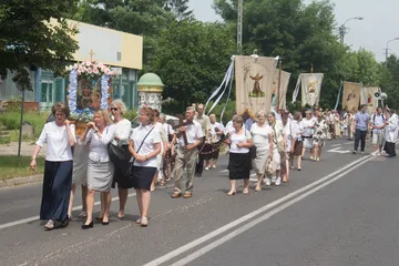Procesje Bożego Ciała przeszły ulicami miasta (zdjęcia, wideo)