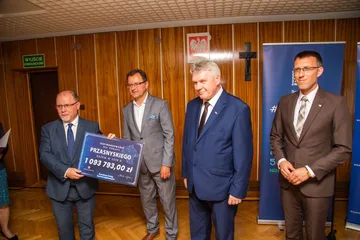 Miliony na drogi w powiecie ostrowskim (zdjęcia)