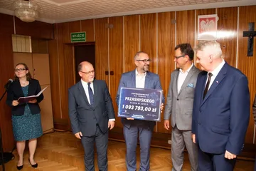 Miliony na drogi w powiecie ostrowskim (zdjęcia)