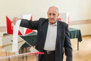 Trwają wybory. Mieszkańcy Ostrowi głosują, zagłosuj i ty (zdjęcia)
