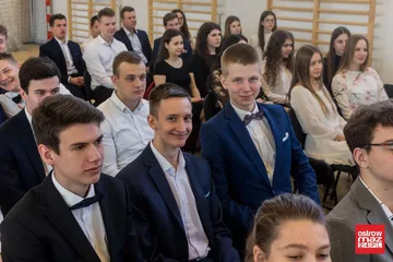 Wczoraj uczniowie, dziś absolwenci. Zakończenia roku klas maturalnych w "Koperniczku" (zdjęcia, wideo)