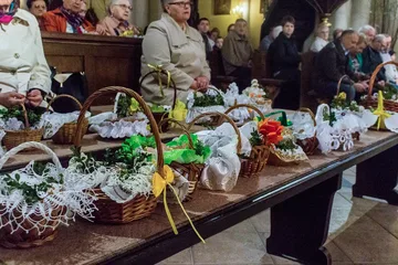 Święcenie pokarmów w ostrowskich parafiach (zdjęcia)