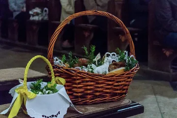 Święcenie pokarmów w ostrowskich parafiach (zdjęcia)