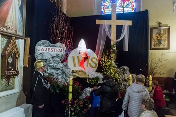 Groby Pańskie w ostrowskich parafiach (zdjęcia)