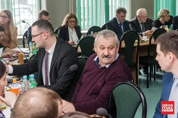 Podjęli szereg uchwał i przyjęli wiele sprawozdań. Sesja rady gminy Ostrów Mazowiecka (zdjęcia, wideo)