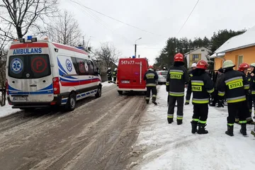Czołowe zderzenie opla i forda w Błędnicy (zdjęcia)