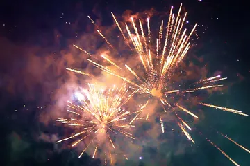 Zobacz pokaz fajerwerków w zwolnionym tempie (zdjęcia, wideo)