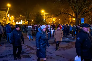 Mieszkańcy Ostrowi przywitali Nowy Rok (zdjęcia, wideo)