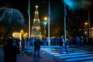 Mieszkańcy Ostrowi przywitali Nowy Rok (zdjęcia, wideo)