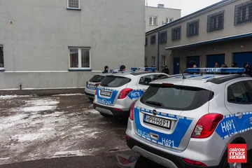 Ostrowscy policjanci z nowymi radiowozami (zdjęcia)